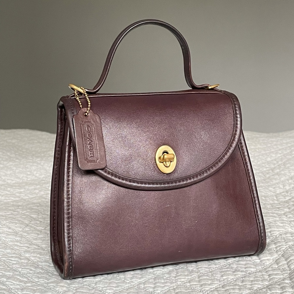 Vintage coach Regina in mahogany